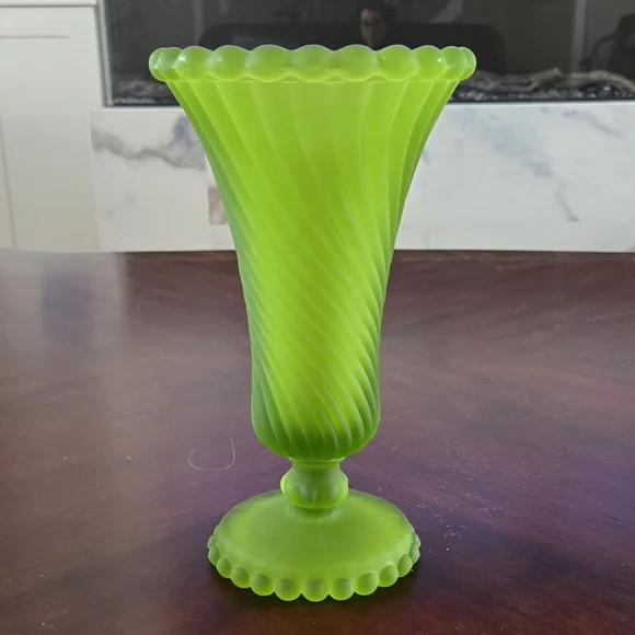 Vintage Glass Vase - Picture 3 of 12